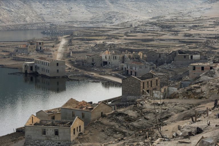 ظهرت قرية بعد اختفاء 30 عامًا