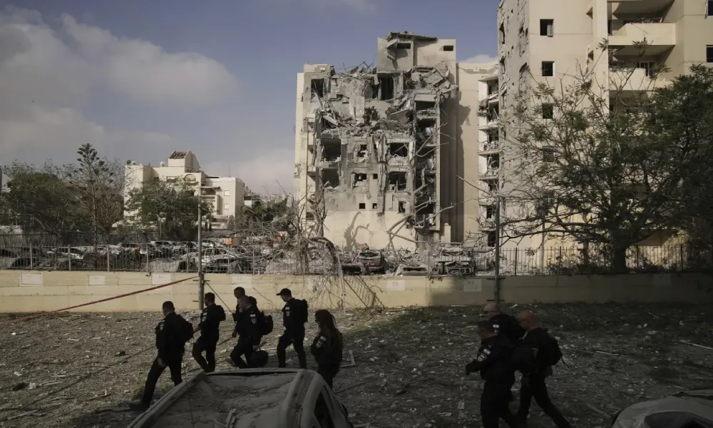 الدمار في الأراضي المحتلة.. آثار القصف الإيراني في صور