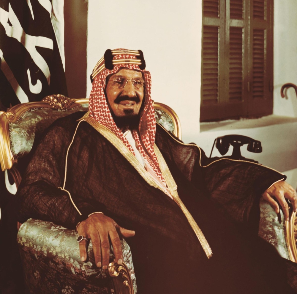 من عهد الملك عبدالعزيز حتى اليوم، السعودية ثابتة في دعم فلسطين.. مسيرة مستمرة نحو إقامة الدولة الفلسطينية المستقلة وتحقيق السلام العادل. العلم بالتاريخ اليوم الوطني السعودي95 | #عزنا_بطبعنا 