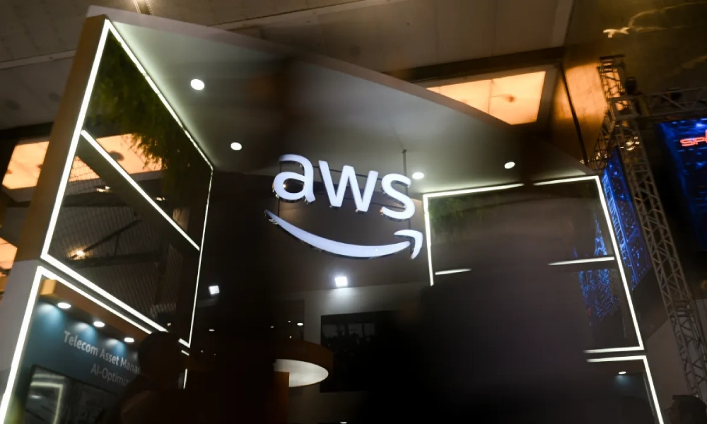 من الألعاب إلى الخدمات المالية، توقفت الحياة الرقمية لساعات بسبب عطل "خدمات AWS" أمس الاثنين، فما السبب؟ 