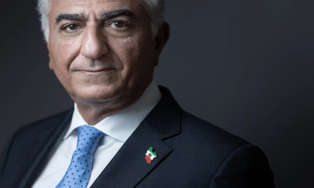 بعد تردد اسمه في هتافات شوارع إيران.. من هو رضا بهلوي؟ 