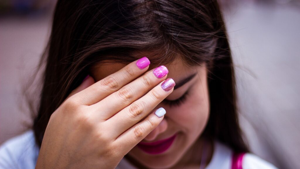 وجوهنا تتحدث بهذه الطريقة.. الاحمرار الصامت يكشف الخجل، الصدق، والتواصل الاجتماعي! 