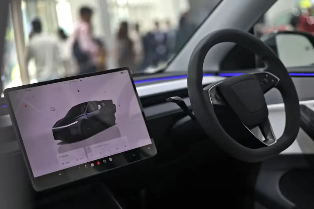 سجلت شركة BYD الصينية المرة الأولى التي تتفوق فيها على منافستها الأمريكية تسلا في المبيعات السنوية للسيارات الكهربائية 