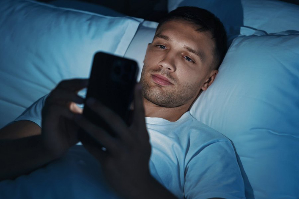 عشاق الليل وصحة القلب.. هل السهر مجرد عادة أم خطر صامت؟ 