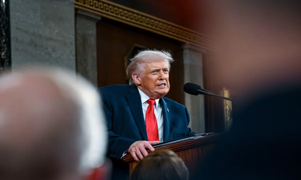 حشود عسكرية لم تشهدها المنطقة منذ عقود وخطاب يعيد إنتاج مبررات غزو العراق.. هل تنجرف أمريكا نحو مواجهة غير محسوبة؟ 