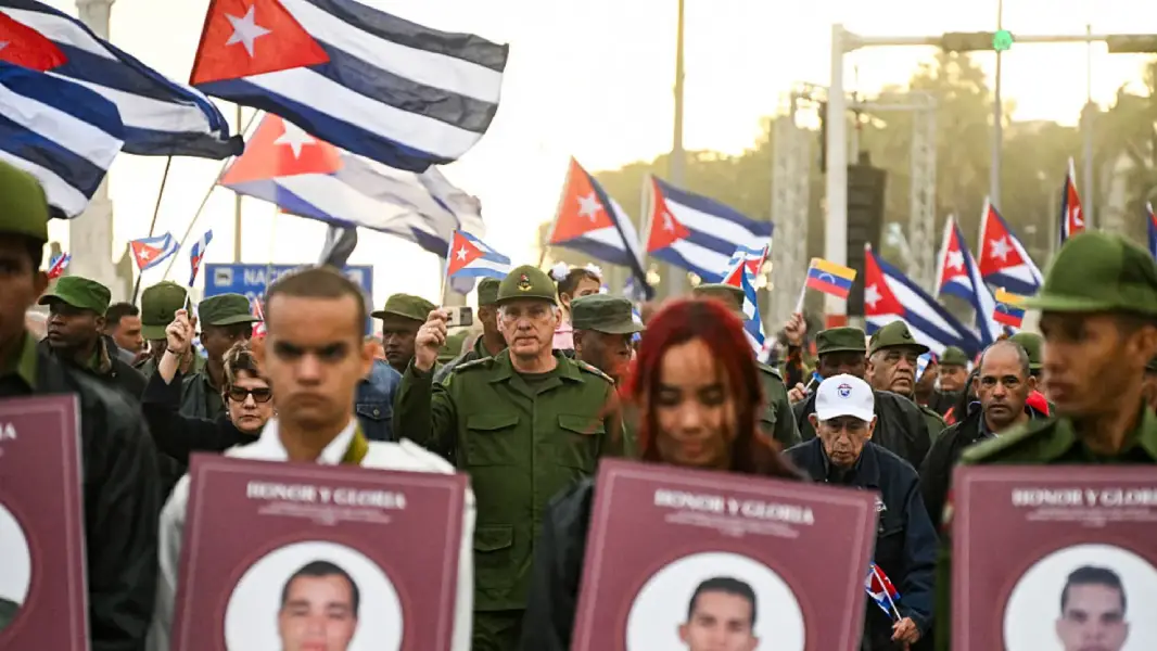 تواجه الحكومة الشيوعية في كوبا أصعب اختبار لها منذ انهيار الاتحاد السوفيتي، بعد تصعيد الرئيس الأمريكي ضغوطه على الجزيرة الكاريبية 