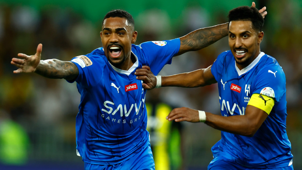 صراع بين طموح الصدارة ورهان الأرض والجمهور.. تعرف على موعد مباراة الهلال و شباب الأهلي دبي والتشكيل المتوقع والقنوات الناقلة 