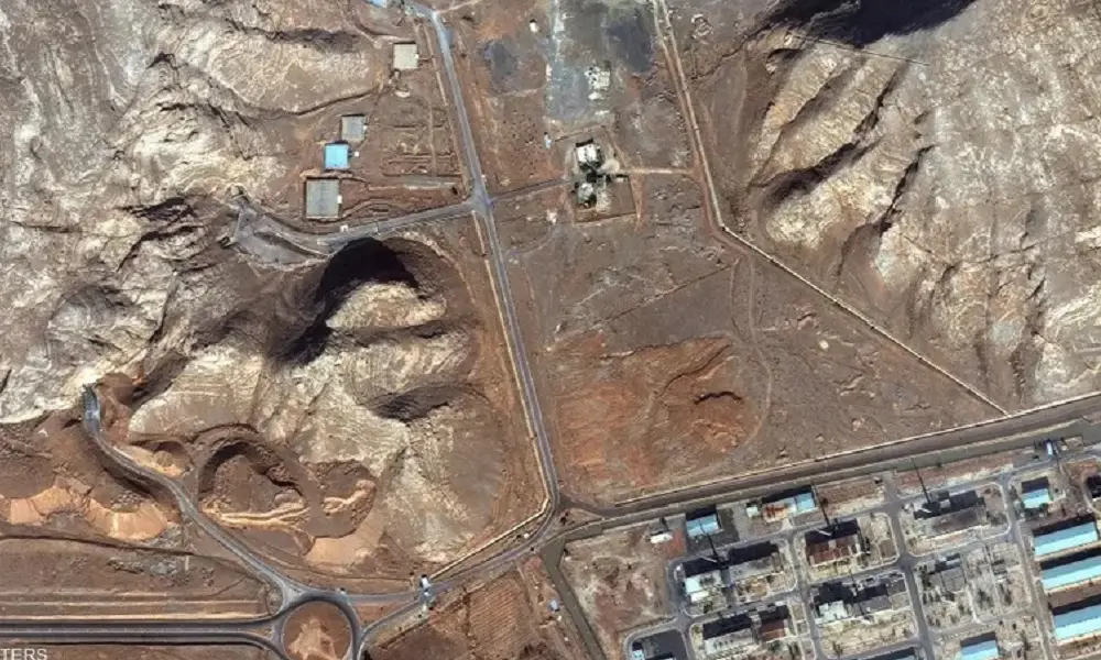 صور أقمار صناعية تكشف تحصينات جديدة في مواقع نووية وعسكرية داخل إيران، في خطوة تعكس تصاعد التوتر مع واشنطن واستعدادات دفاعية لمرحلة أكثر حساسية 