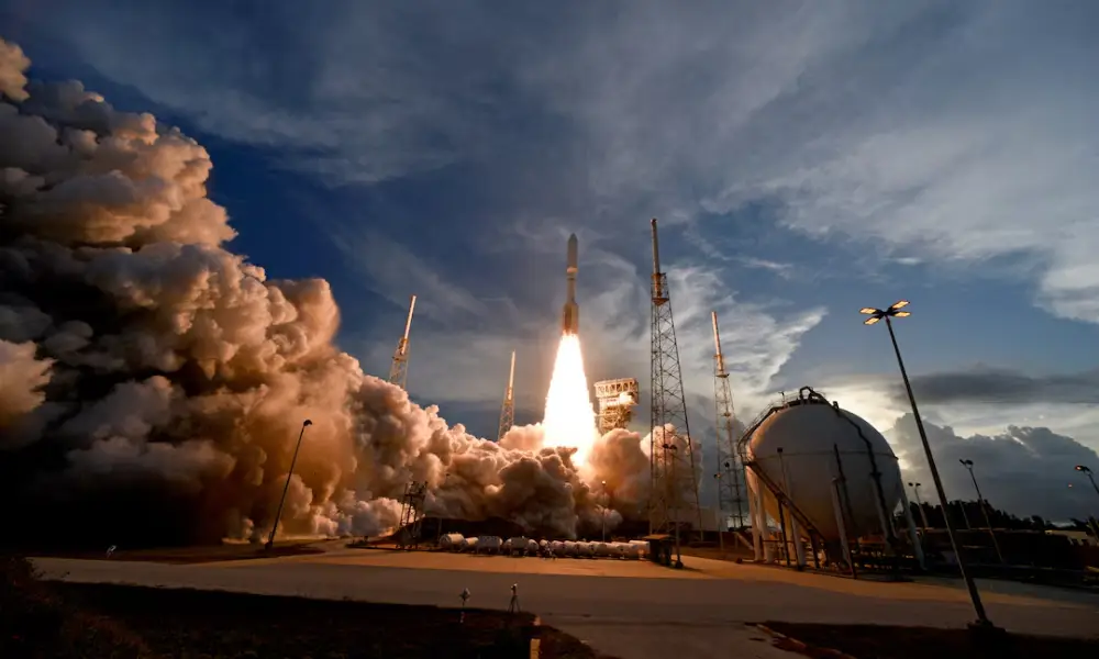 يتصاعد السباق الفضائي بين المليارديرات في الولايات المتحدة بشكل حاد، حيث تهدف كلتا الشركتين إلى إعادة البشر إلى القمر قبل المهمة الصينية المخطط لها في عام 2030 العلم | #ماذا_بعد 