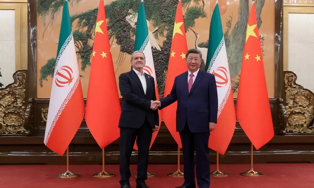 هكذا تلتف الصين على العقوبات الدولية لمساعدة إيران في حربها مع الولايات المتحدة والكيان المحتل 