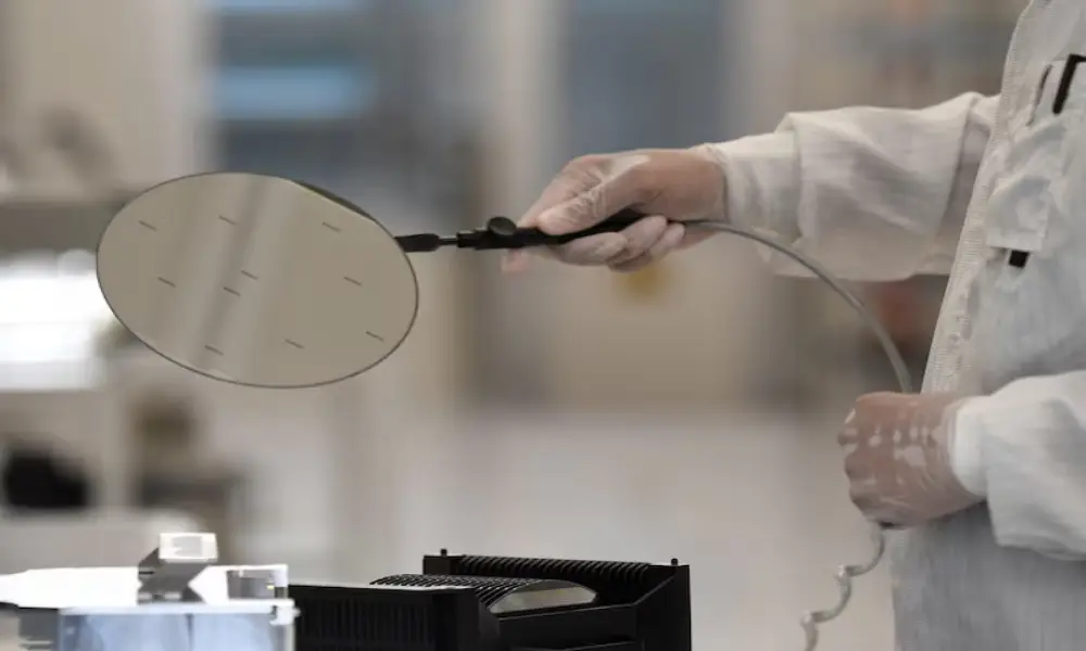 أثارت وزارة التجارة الصينية، احتمال حدوث أزمة عالمية أخرى في سلاسل توريد أشباه الموصلات 