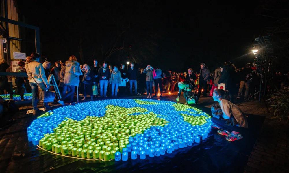 هل كنت تعلم أن ساعة الأرض وصلت للفضاء وألهمت زراعة غابات كاملة؟.. المشاركة في الحدث تعني لعب دور في مستقبل الكوكب 