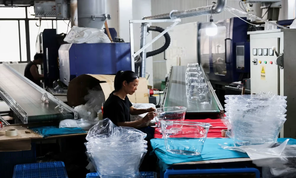 أكثر من 99% من البلاستيك يُشتق من الوقود الأحفوري، ومع وصول سعر النفط لـ 98 دولارًا، استعد لموجة غلاء في السلع الاستهلاكية قد تستمر لعامين. 