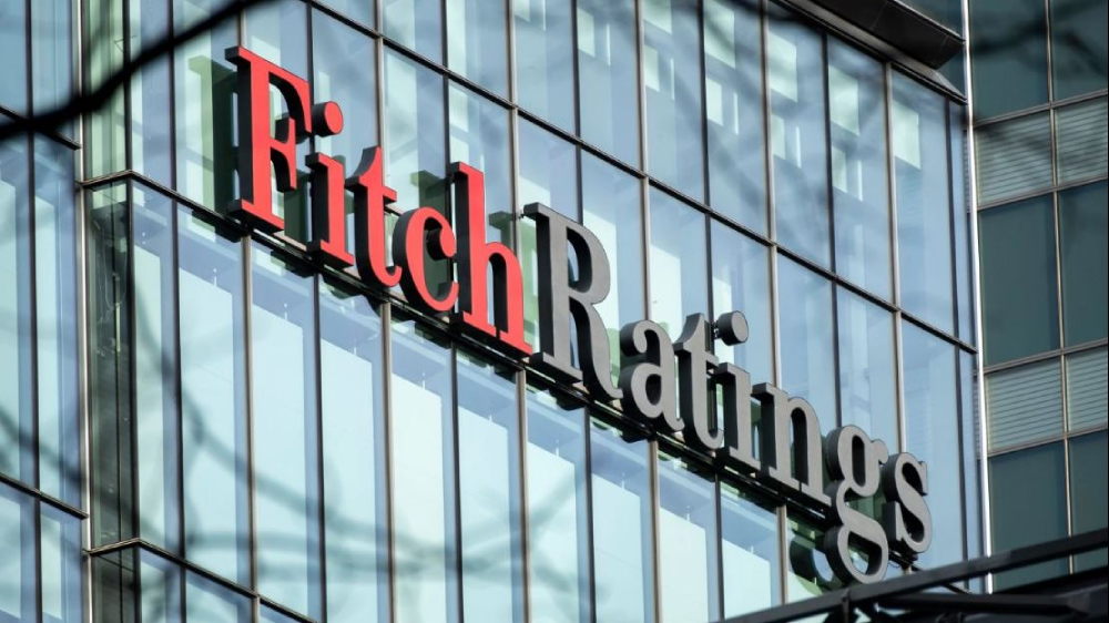 «فيتش» تكشف تأثير النزاع الإقليمي على اقتصادات الخليج: المخاطر المباشرة محدودة والبنوك الخليجية تتمتع بمرونة وحماية مالية قوية» 