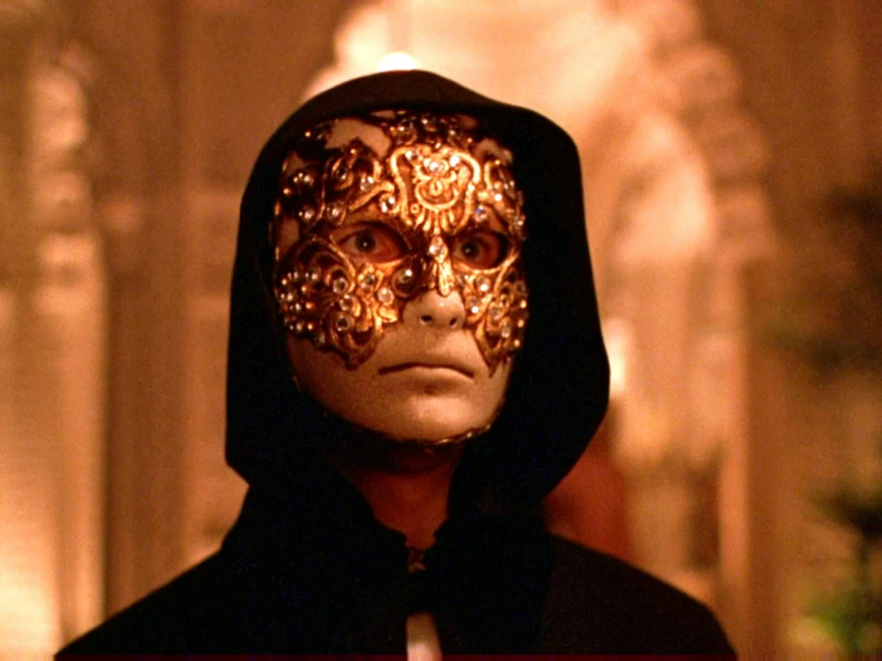 اكتشف كيف تحول فيلم ستانلي كوبريك الأخير من خيال سينمائي إلى قراءة دقيقة لواقع شبكات النفوذ والاستغلال التي كشفتها قضية جيفري إبستين مؤخرًا. 