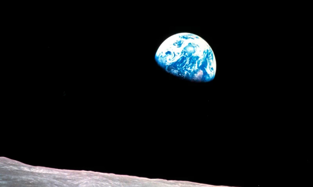 رواد فضاء مهمة أرتميس 2 يستعدون لالتقاط صورة جديدة لشروق الأرض من خلف القمر لأول مرة منذ أكثر من 50 عاما. العلم | #أبسط 