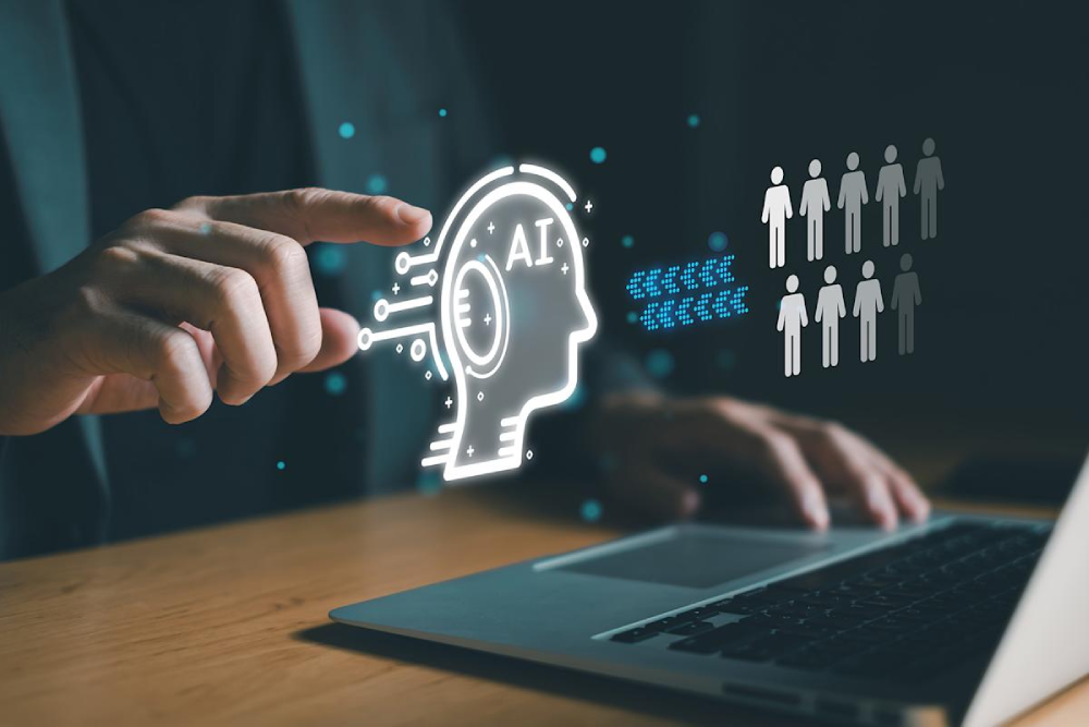 الذكاء الاصطناعي يغير سوق العمل تدريجيًا.. بعض الوظائف تُستبدل، وأخرى تُعزز إنتاجية البشر، ولكن يبقى التأثير الإجمالي محدود حتى الآن. 