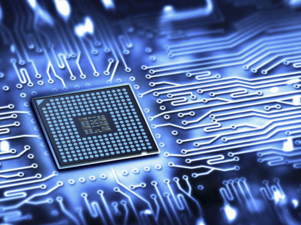 المملكة تتجه بقوة نحو صناعة الرقائق الإلكترونية.. خطوة قد تعيد رسم ملامح الاقتصاد الرقمي و الأمن السيبراني في المستقبل. 