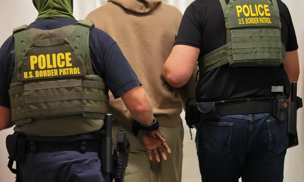 صعوبات متزايدة أمام خطة ترامب لترحيل المهاجرين إلى دول غير بلدانهم الأصلية 