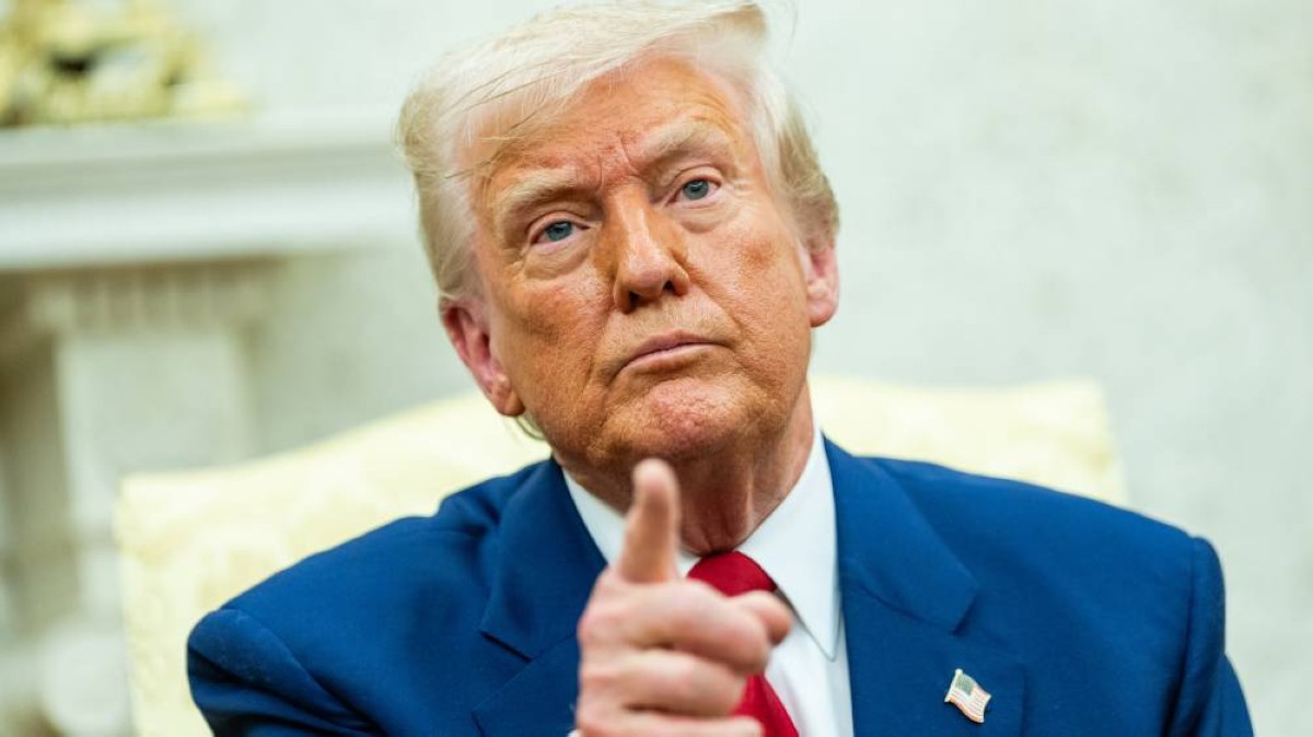 ترامب يهدد بضرب البنية التحتية في إيران: افتحوا مضيق هرمز وإلا ستعيشون في جحيم .. تصعيد جديد ينذر بتفاقم التوتر في المنطقة. 