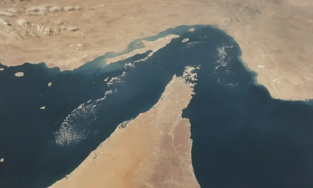 مضيق هرمز ليس مجرد ممر مائي حيوي، بل قصة جيولوجية معقدة تمتد لملايين السنين 