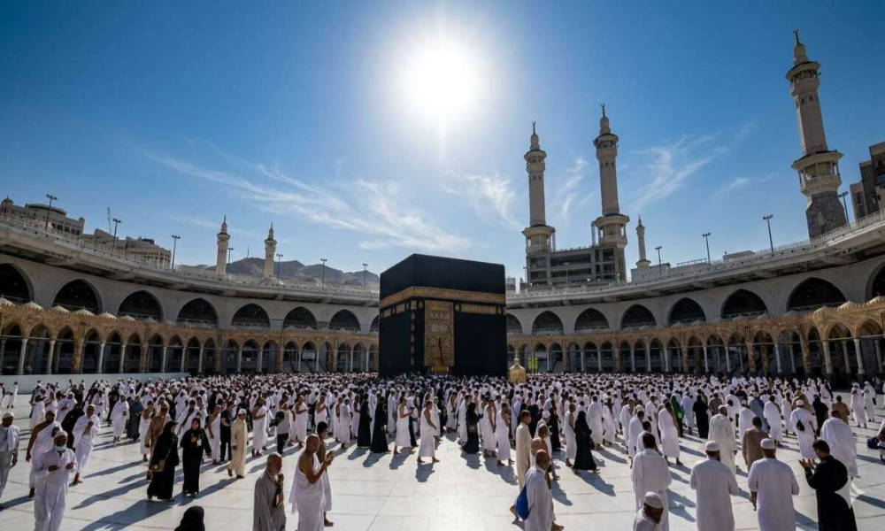 الشمس تتعامد على الكعبة المشرفة في أول أيام عيد الأضحى لأول مرة منذ 139 عامًا. 